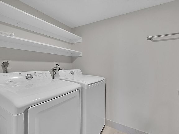 5th image of 2900 NE 14th Street Causeway #1005
