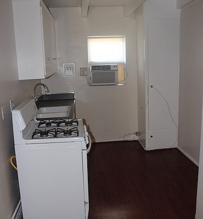 3rd image of 7612 Newlin Ave #C