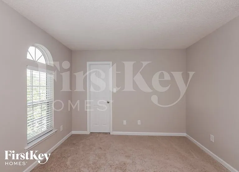 1018 Salmon River Dr — Photo 12