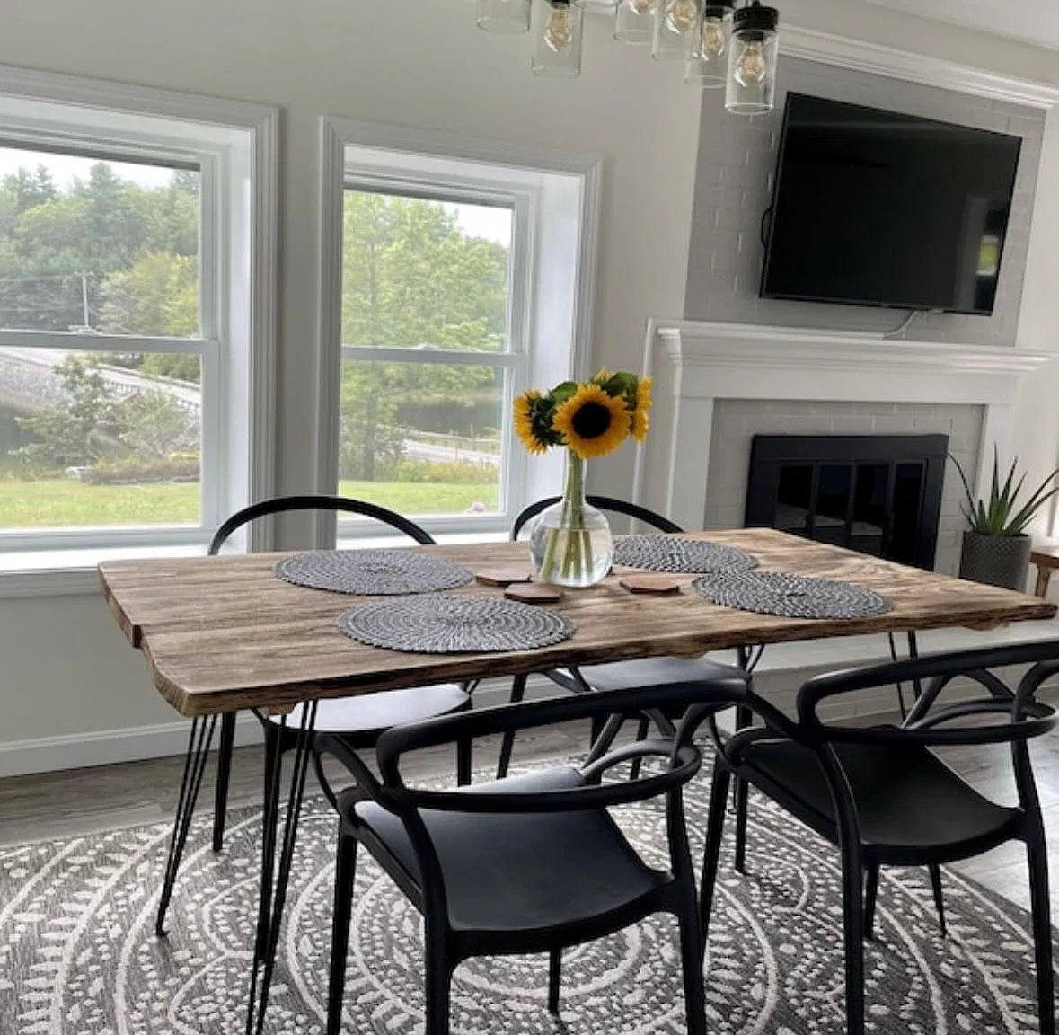3 bed, 1320 sqft, $2,200 — Photo 4