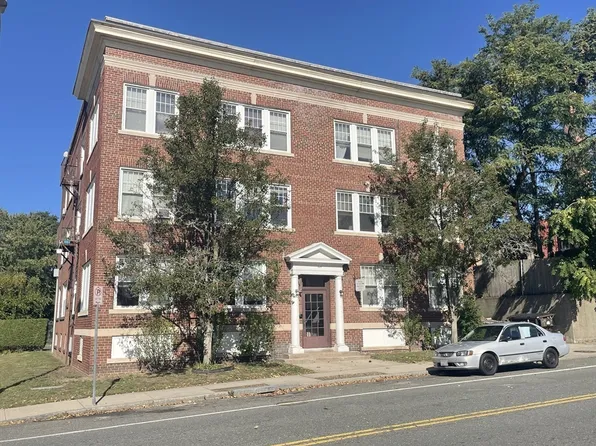 329 Beech St, Holyoke, MA 01040