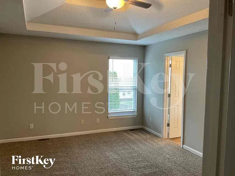 904 E Madelyn Dr — Photo 7