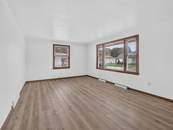 4th image of 1198 Langlade Ave