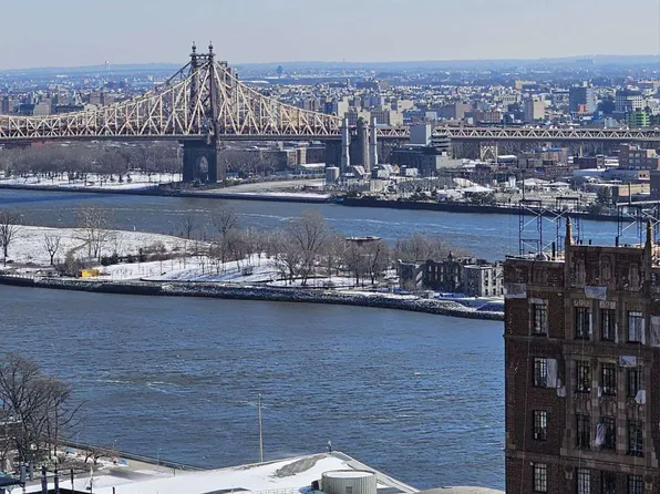 320 East 42nd Street image 3 of 23