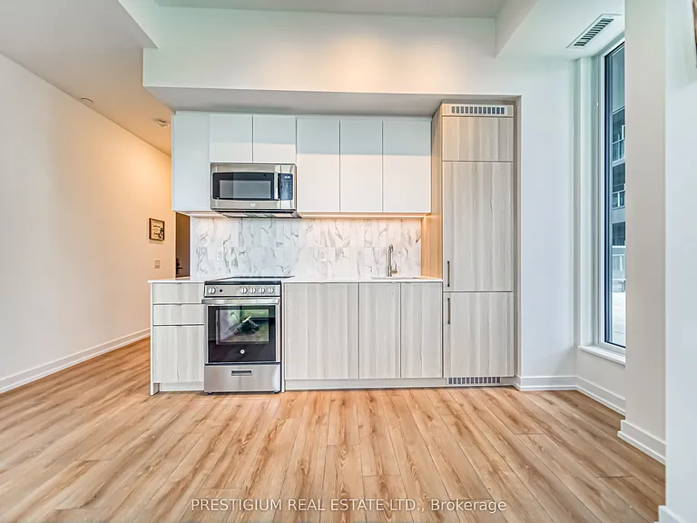 500 Dupont St #303 — Photo 9
