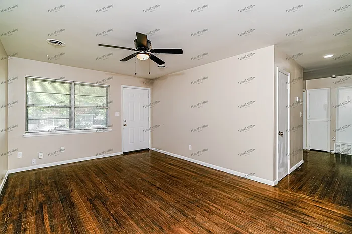 3 bed, 1.0 bath, 800 sqft, $1,015 — Photo 4