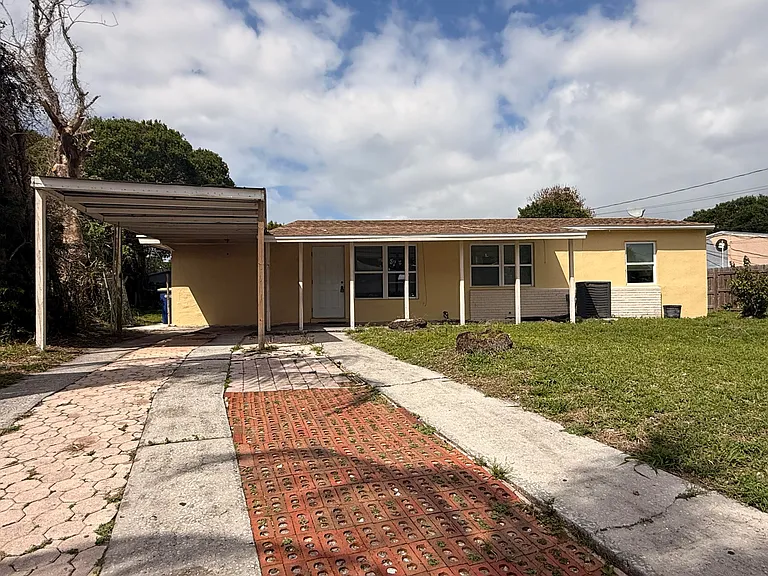 1604 Zephyr Ave — Photo 1