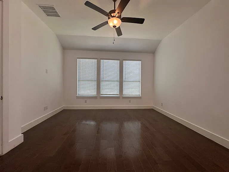 2609 Chevy Chase Dr — Photo 20