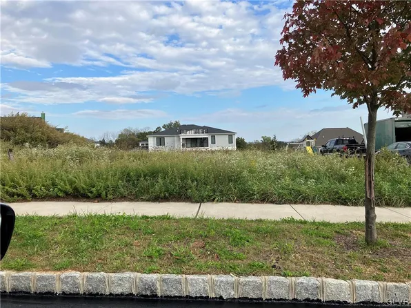 1867 Stone Tavern Blvd S, Allentown, PA 18104