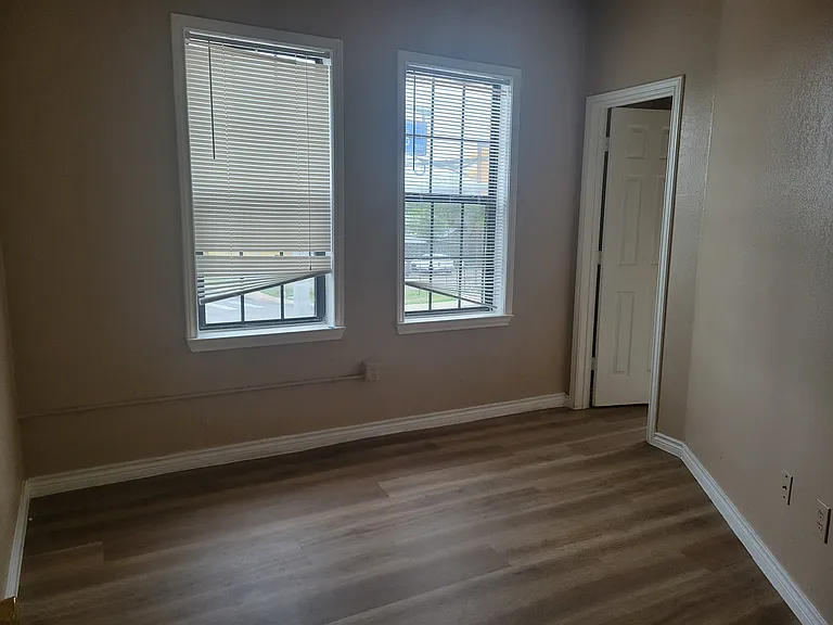 354 E Southcross Blvd #4 — Photo 5