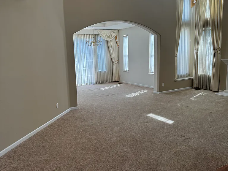 323 Lower Vintners Cir — Photo 3