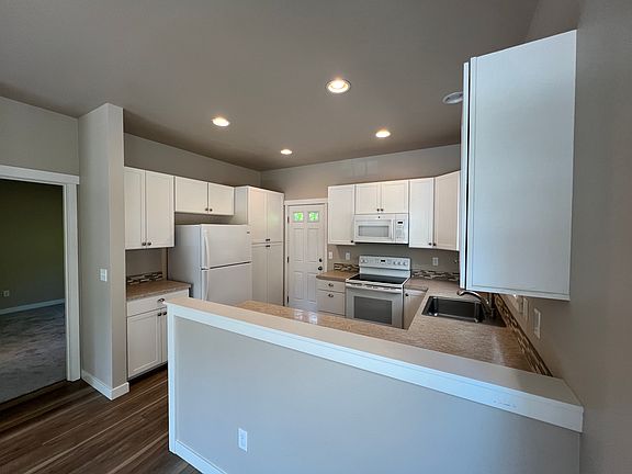 5th image of 26791 Scotchbroom Ln NE