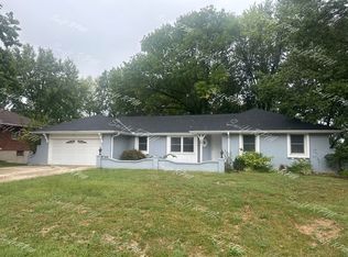 316 SE Ridgeview Dr, Lees Summit, MO 64063