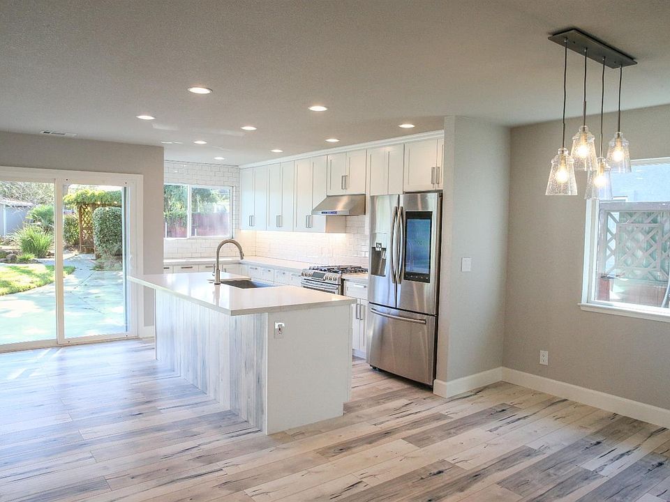 2nd image of 4496 Edison Ave