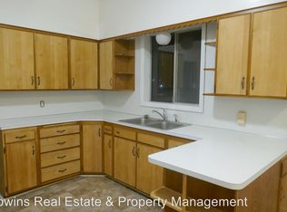 390 W Marine Dr APT 1, Astoria, OR 97103