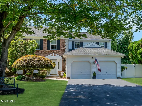 26 Lincolnshire Drive, Manalapan, NJ 07726