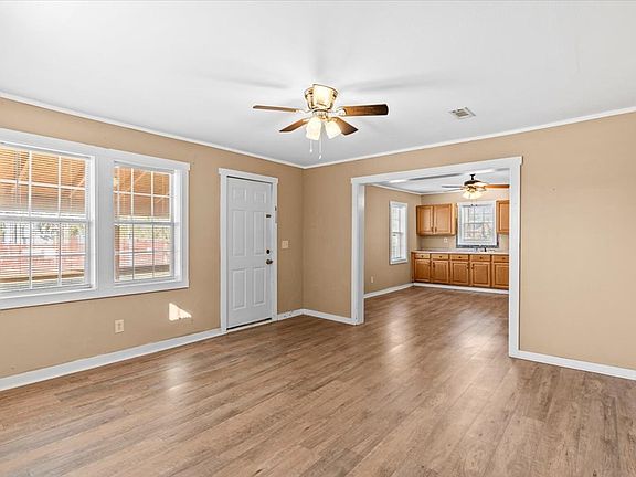 4th image of 304 Main St