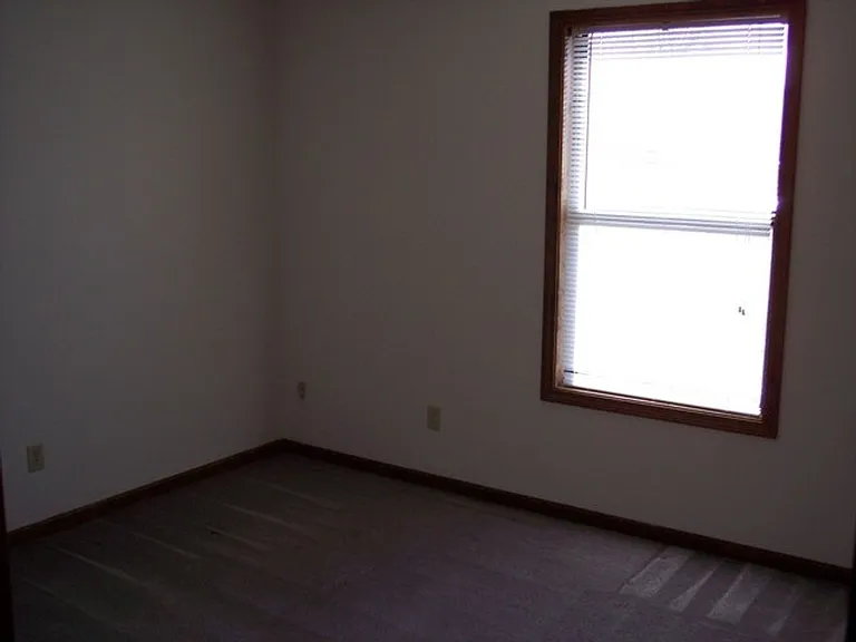 807 Foster Ln — Photo 4
