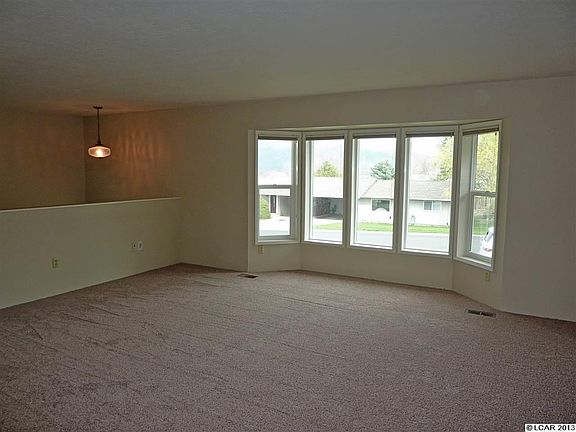 3rd image of 238 W Larkspur Ln