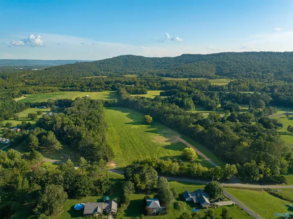 3310 Woods Cove Rd, Scottsboro, AL 35768