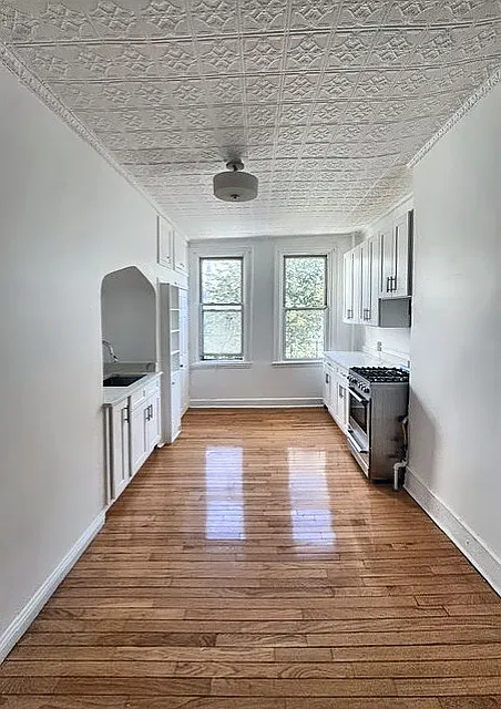 530 Graham Avenue — Photo 1