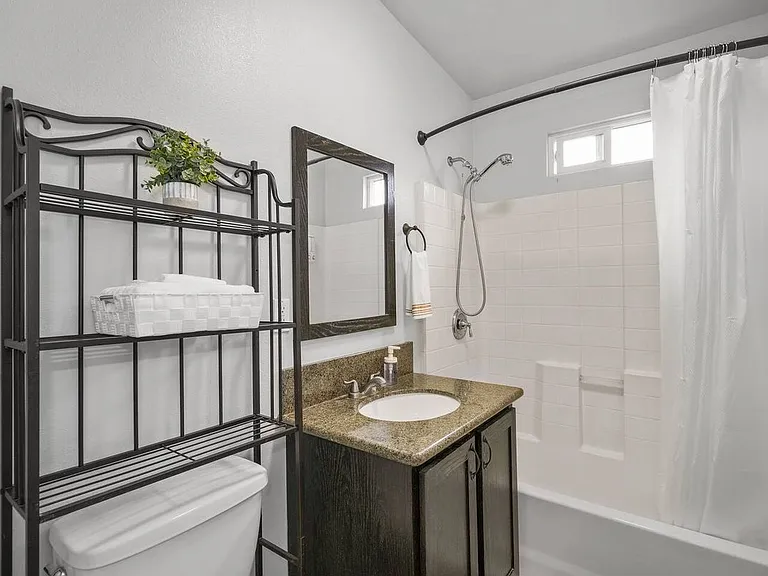 728 Stepney Pl — Photo 5