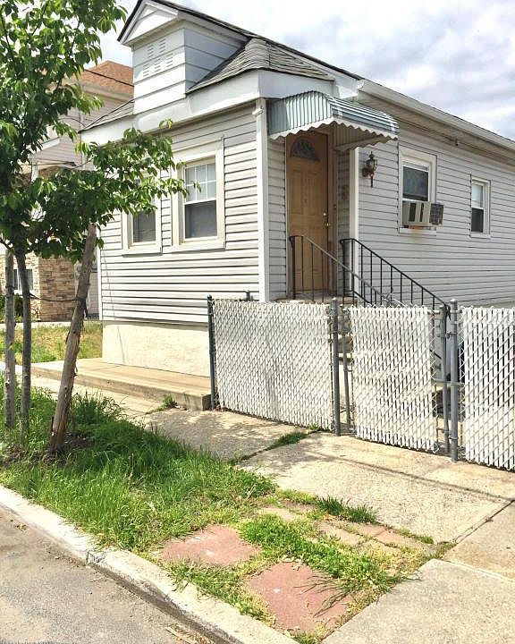 1st image of 115 Winham Ave