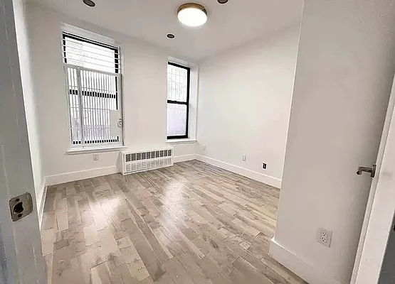 Rented by EastMount Realty LLC | media 35