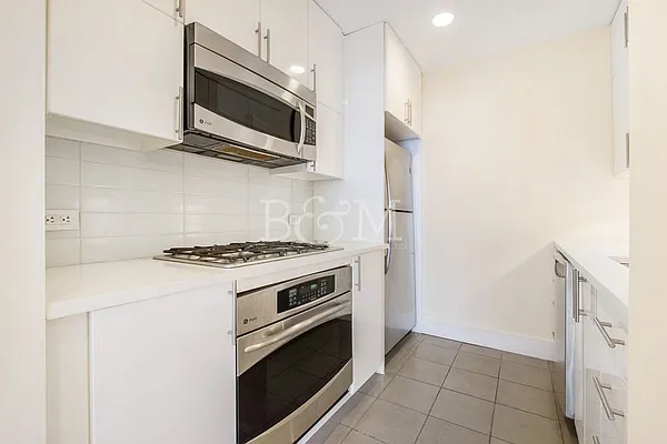 Sold by Brick&Mortar | media 7