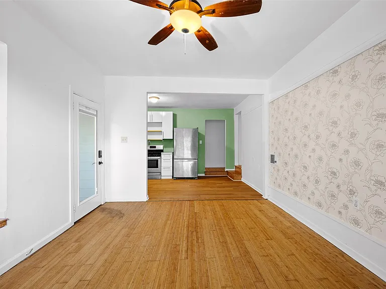 2409 E 9th St #B — Photo 11