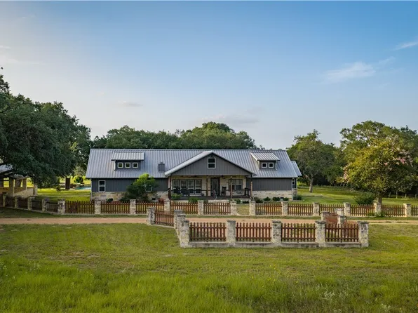 2288 Us Highway 77a N, Cuero, TX 77954