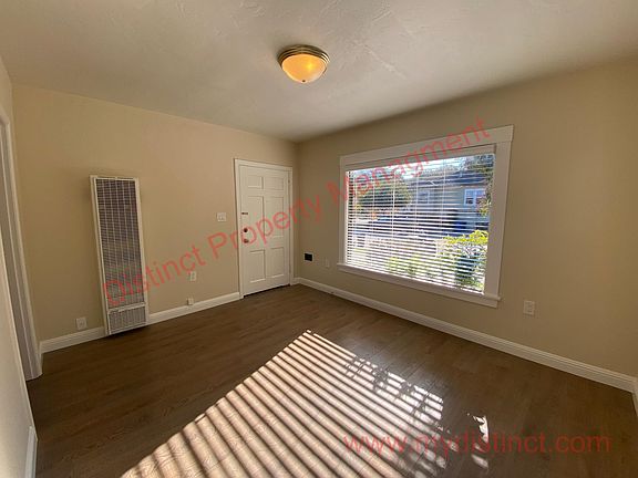 5th image of 221 Leonard St