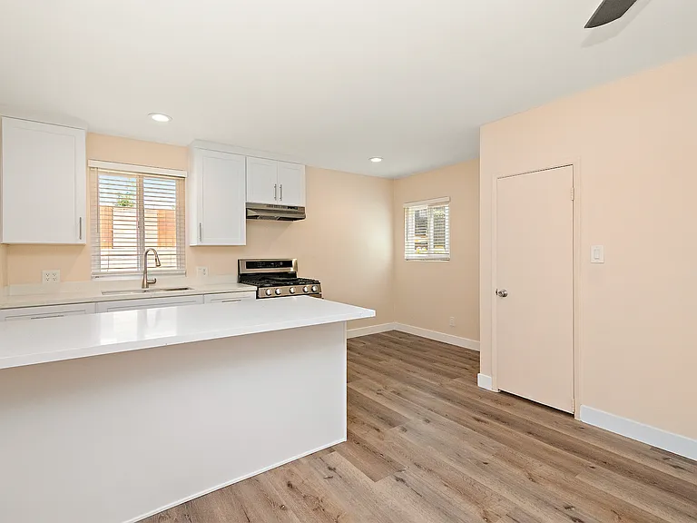 430 N Maria Ave — Photo 11