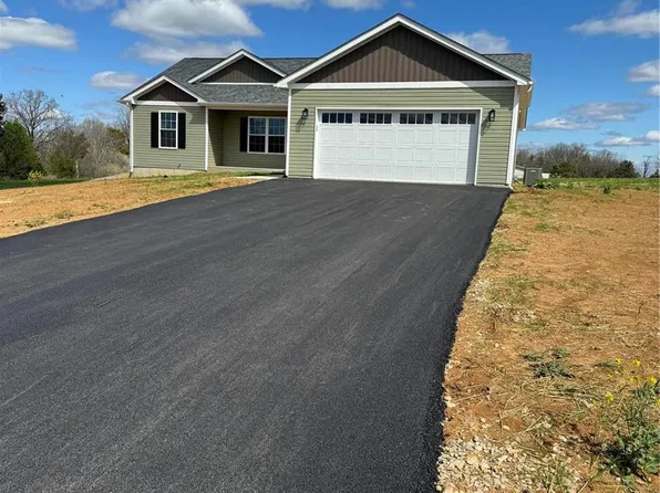 18181 Heritage Dr, Farmington, MO 63640