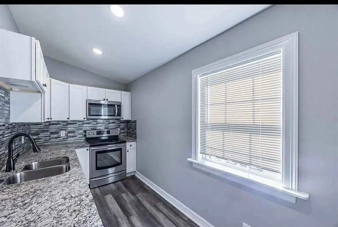 2 bed, 978 sqft, $1,350 — Photo 3