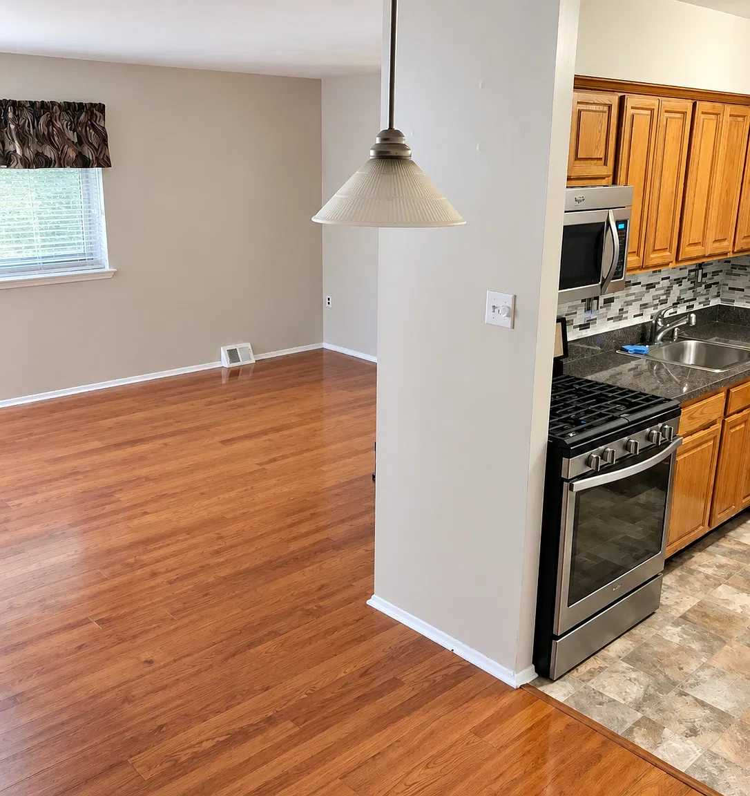 2 bed, 920 sqft, $1,550 — Photo 2
