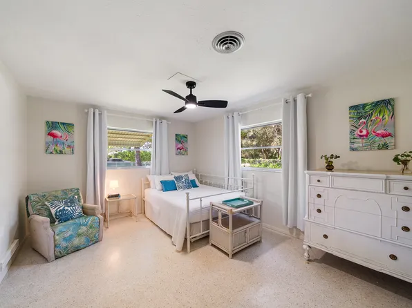 708 Shore Rd, Nokomis, FL