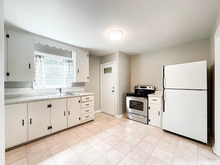 1834 Findlay St — Photo 8