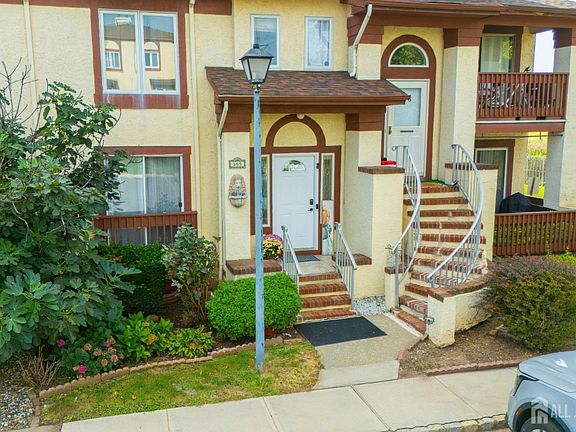 2nd image of 305 Michaels Ct