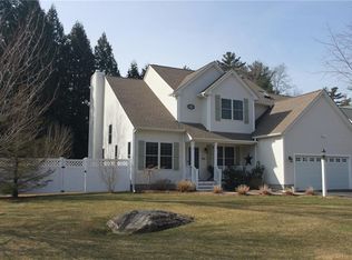 53 Mountain Laurel Dr, Kingston, RI 02881