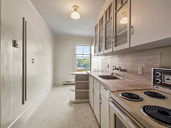 4th image of 1157 Princess Ave
