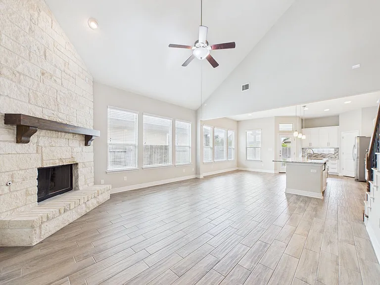 105 Auburn Cv — Photo 15