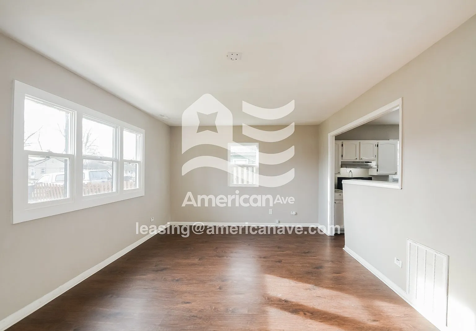 3 bed, 1.0 bath, 915 sqft, $1,408 — Photo 4