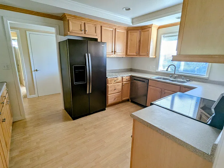 7001 Oakmont Dr — Photo 2