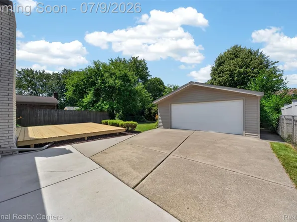 40925 McNamara Dr, Clinton Township, MI 48038