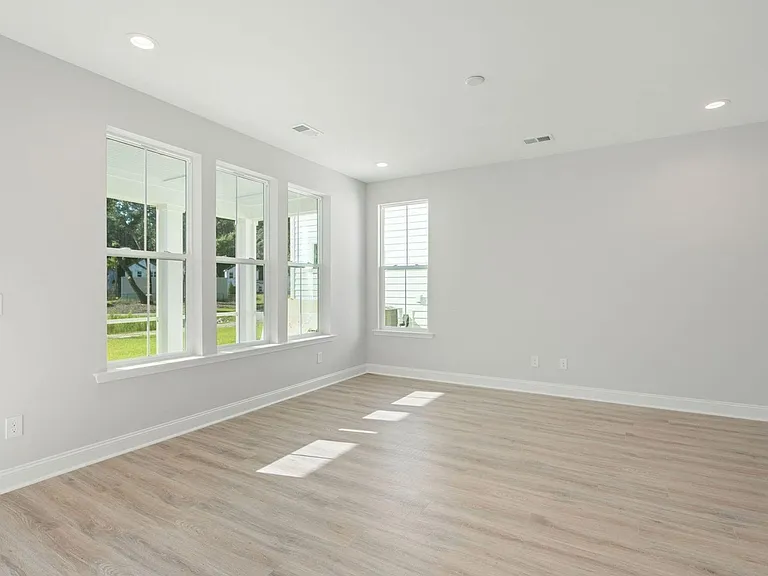 102 Hawthorne Landing Dr — Photo 8