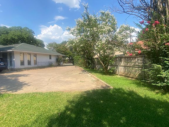 3rd image of 2710 Burnwood Ct