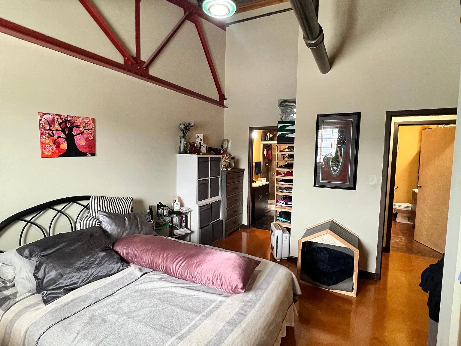 723 S Neil St — Photo 2