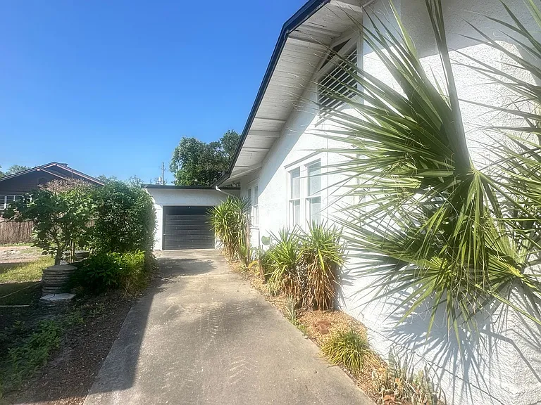 1332 Belvedere Ave — Photo 7
