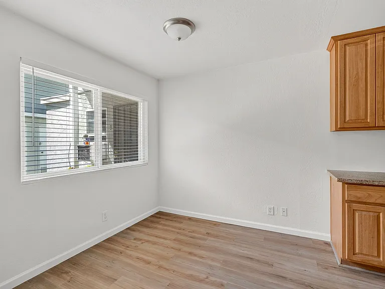 670-674 Lincoln Ave #2 — Photo 7